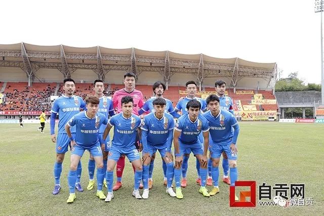 京沪赛后冲突：穿国字7号小球迷被围堵，武磊发声寻人